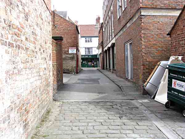 Lane leading to Fossgate.