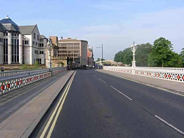 Looking towards Station Road and the North Eastern Railway War Memorial.