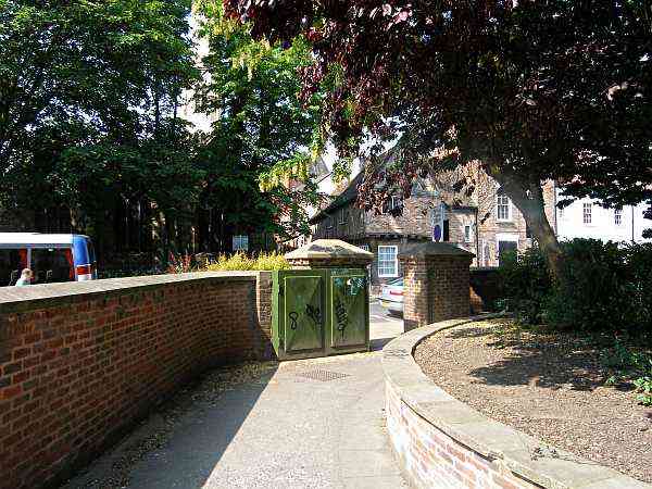 Heading out of the riverside park towards North Street..