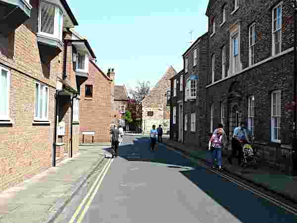 Heading towards Aldgate and the Merchant Taylors' Hall.