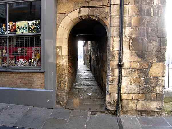 Passage leading to Whip-Ma-Whop-Ma-Gate 