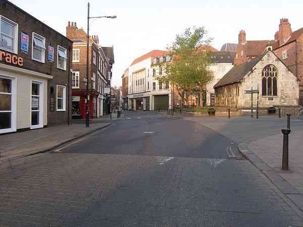 Looking into Pavement with Fossgate on left and Whip-Ma-Whop-Magate on right.