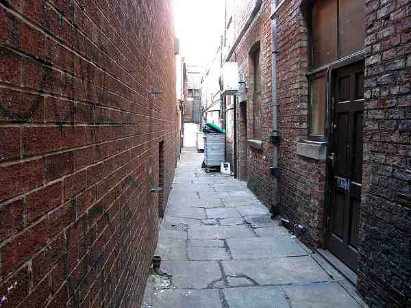 One of the snickets leading to the Thursday market (St Sampson's Square).